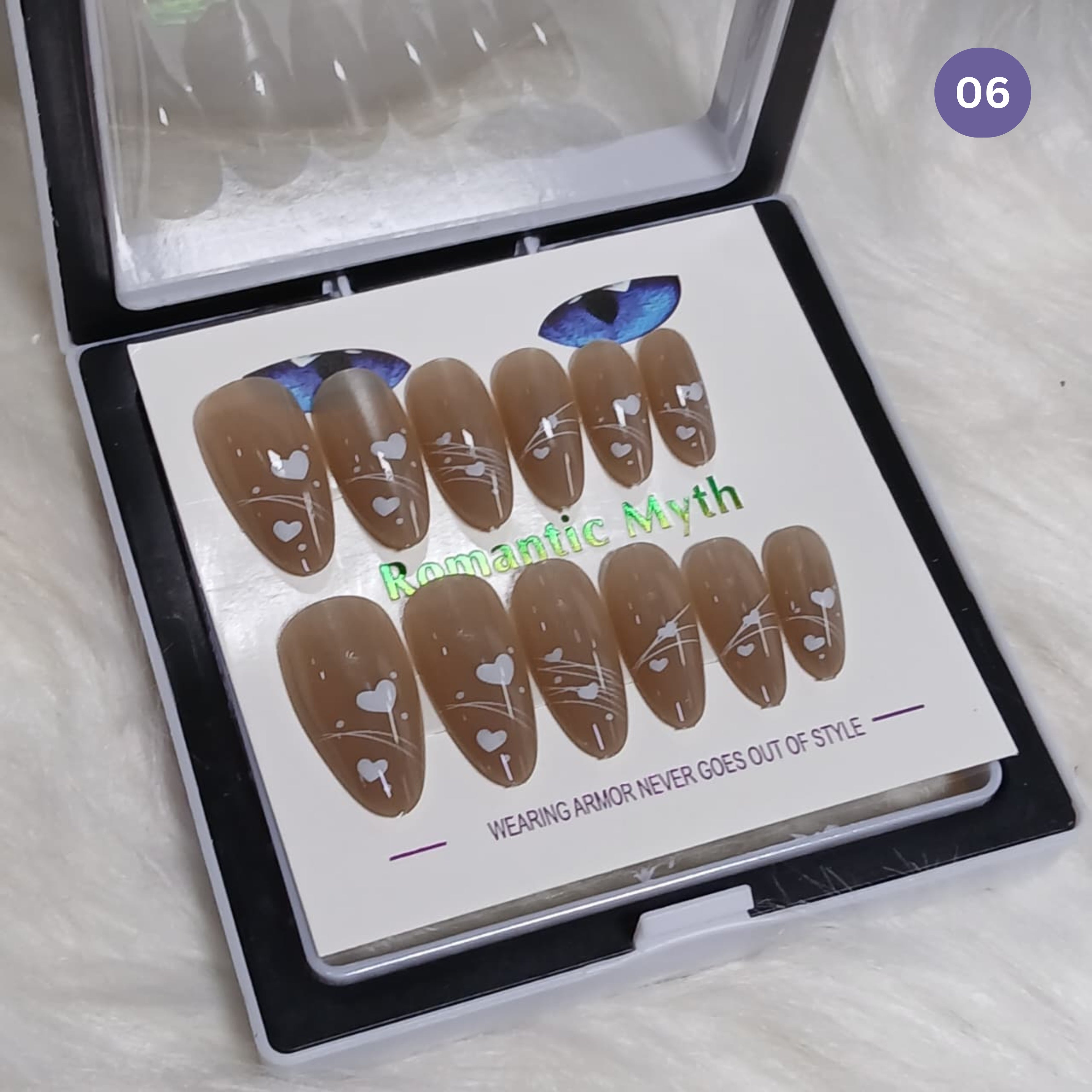 Romantic Myth Classic Elegance Press-On Nail Kit Cat's Eye Nails Pack of 3