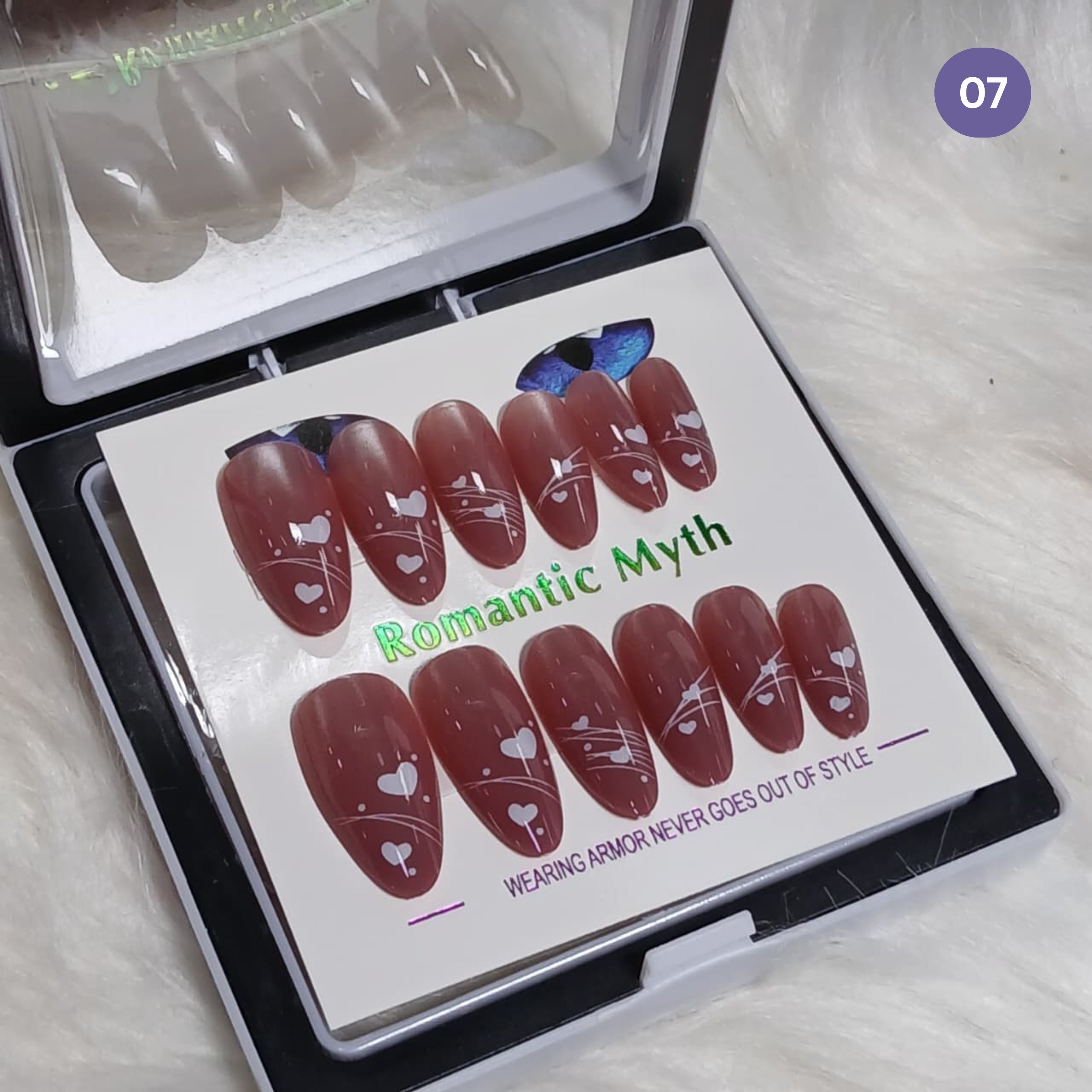 Romantic Myth Classic Elegance Press-On Nail Kit Cat's Eye Nails Pack of 3