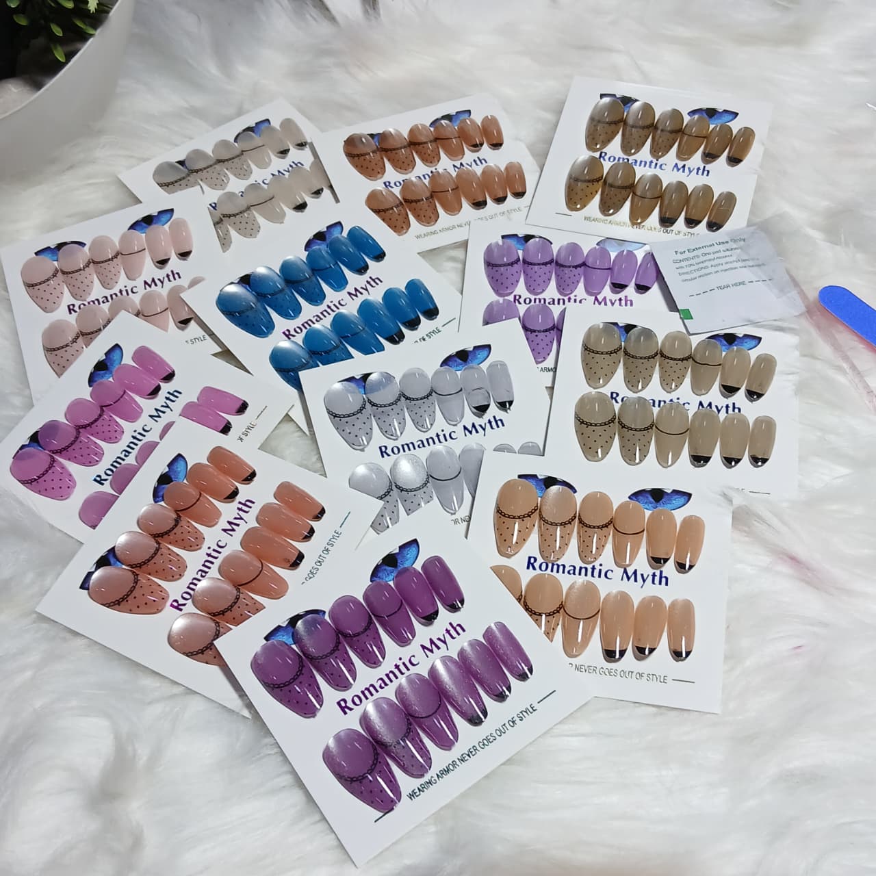 Romantic Myth Classic Elegance Press-On Nail Kit Cat's Eye Nails Pack of 3